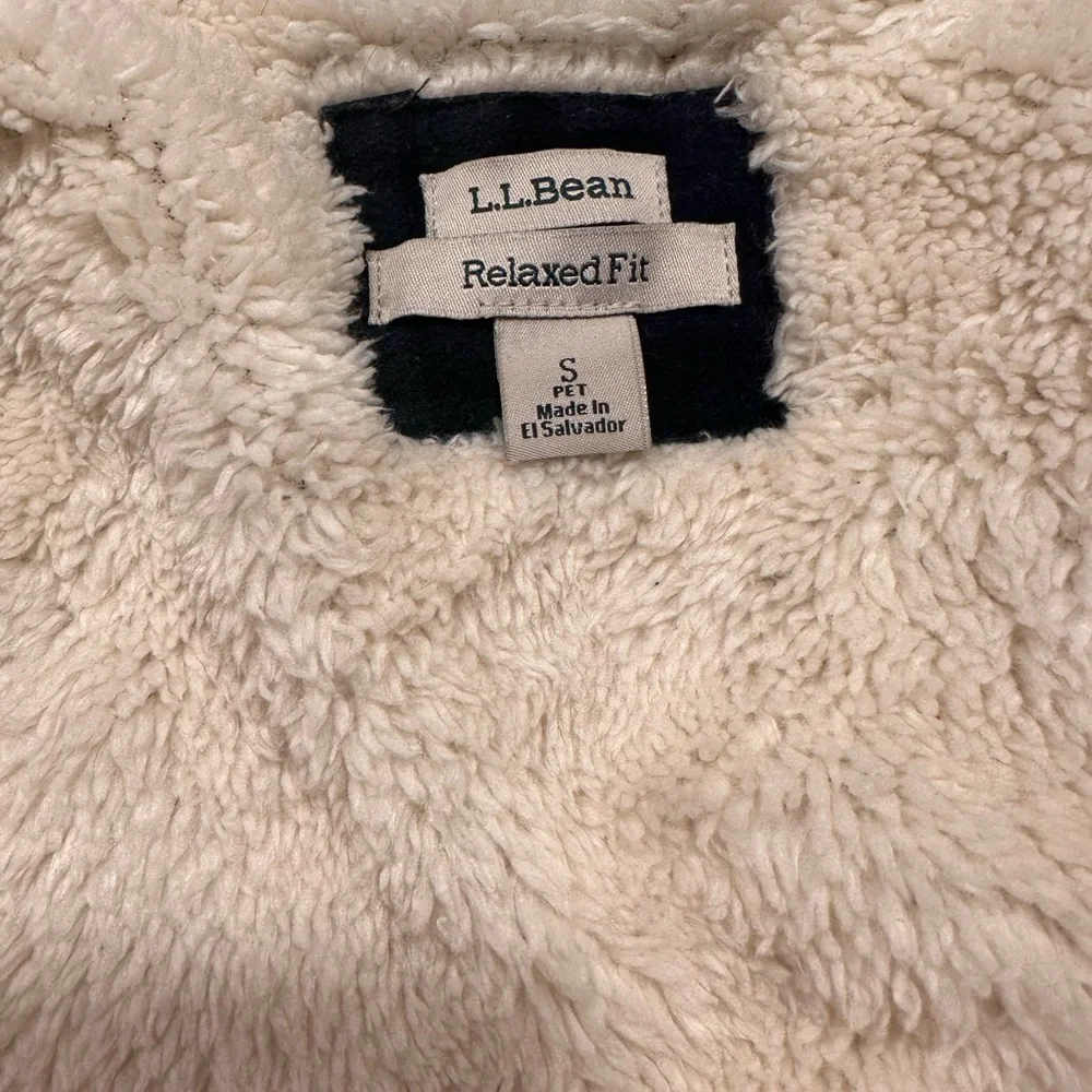 Fleece lined LL Bean button down - Picture 2 of 5